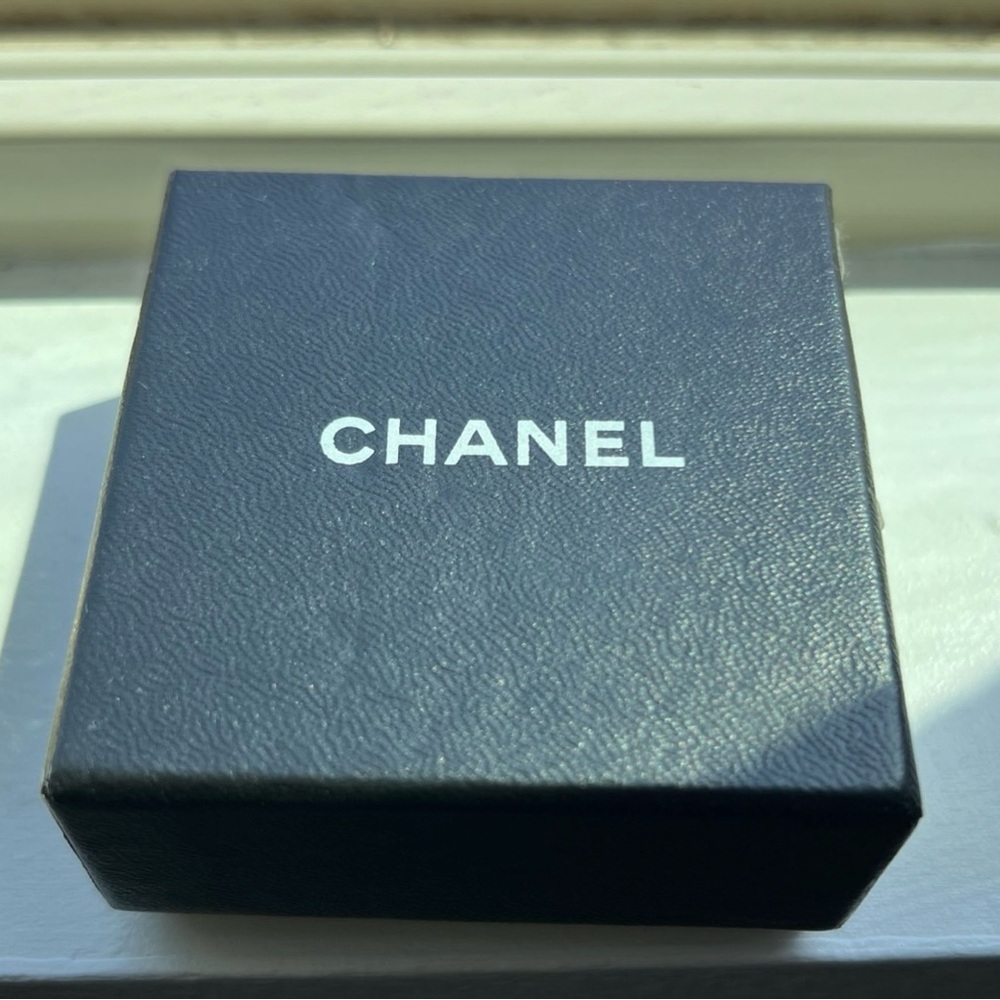 Chanel Cocktail Ring - Picture 4 of 6